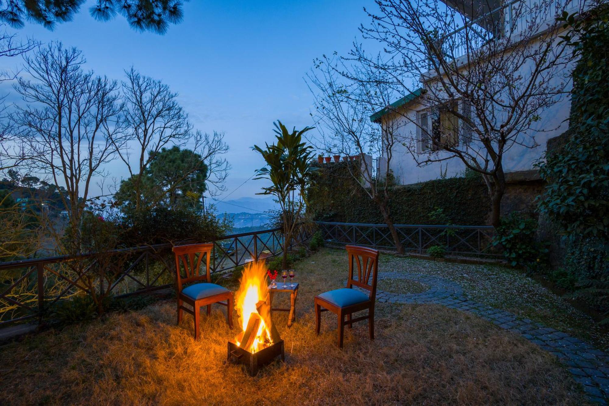 Alaya Stays Mehar Villa - 3 Bhk With Garden & Scenic Views Kasauli Bagian luar foto