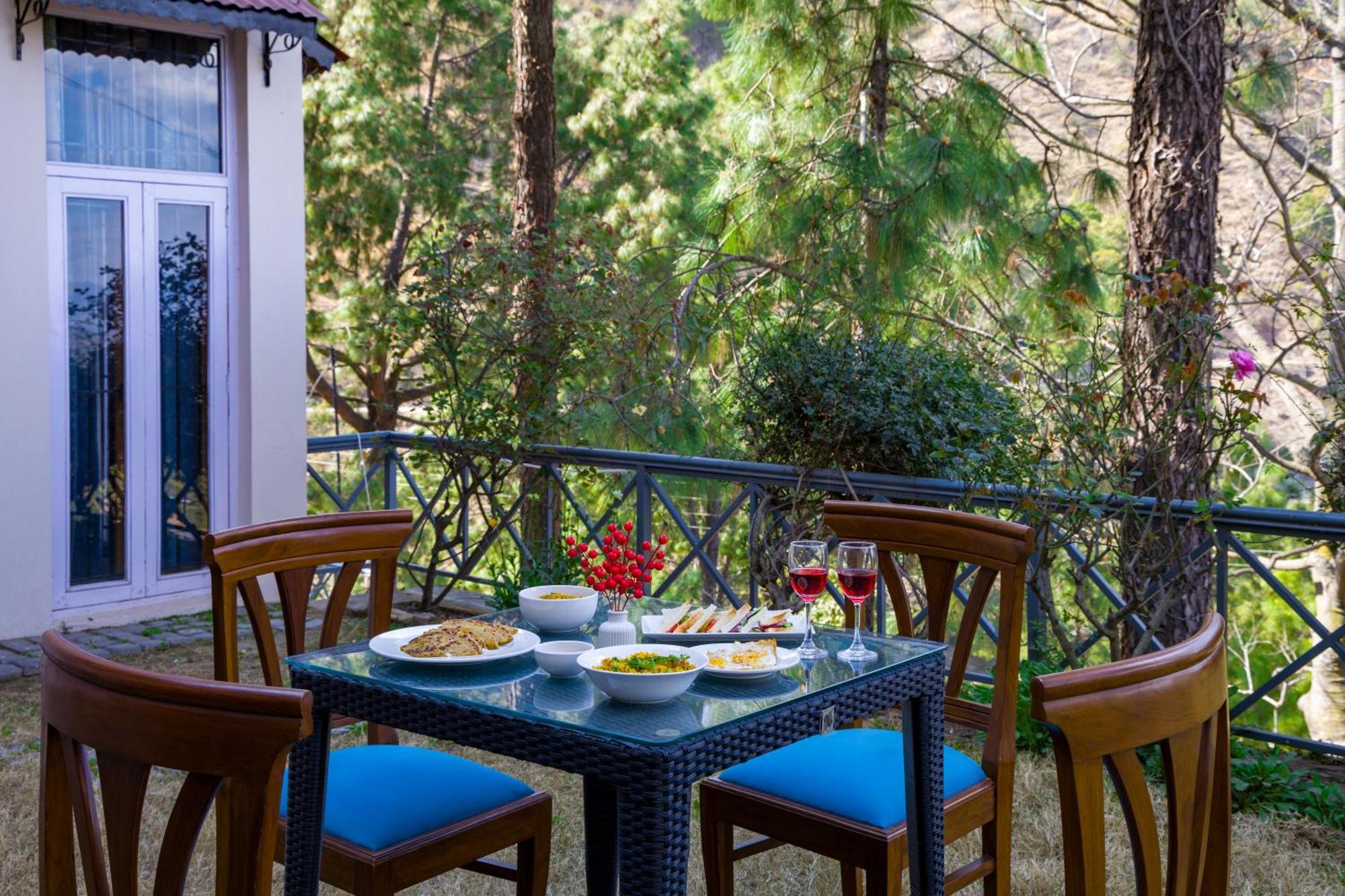 Alaya Stays Mehar Villa - 3 Bhk With Garden & Scenic Views Kasauli Bagian luar foto