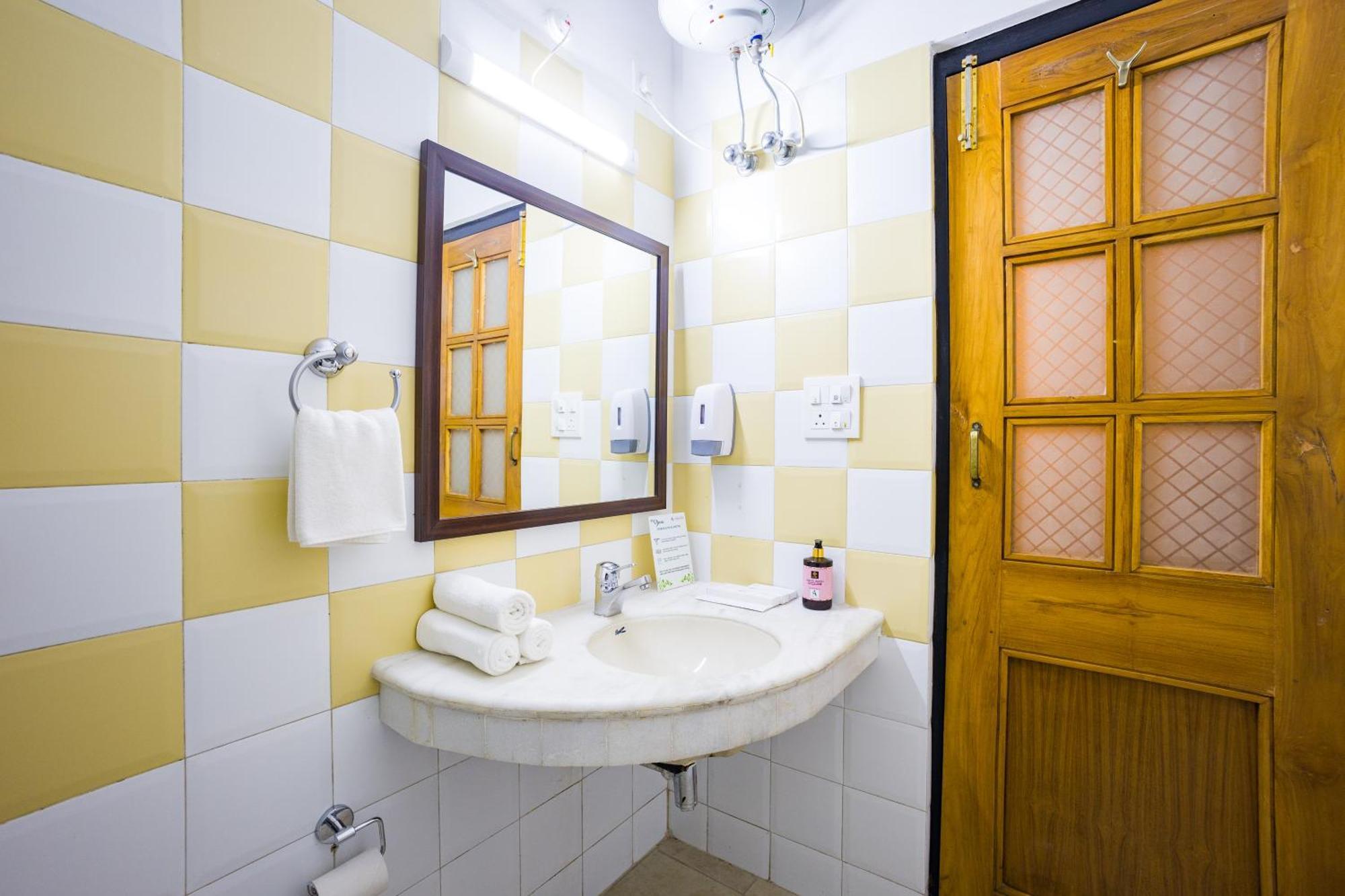 Alaya Stays Mehar Villa - 3 Bhk With Garden & Scenic Views Kasauli Bagian luar foto