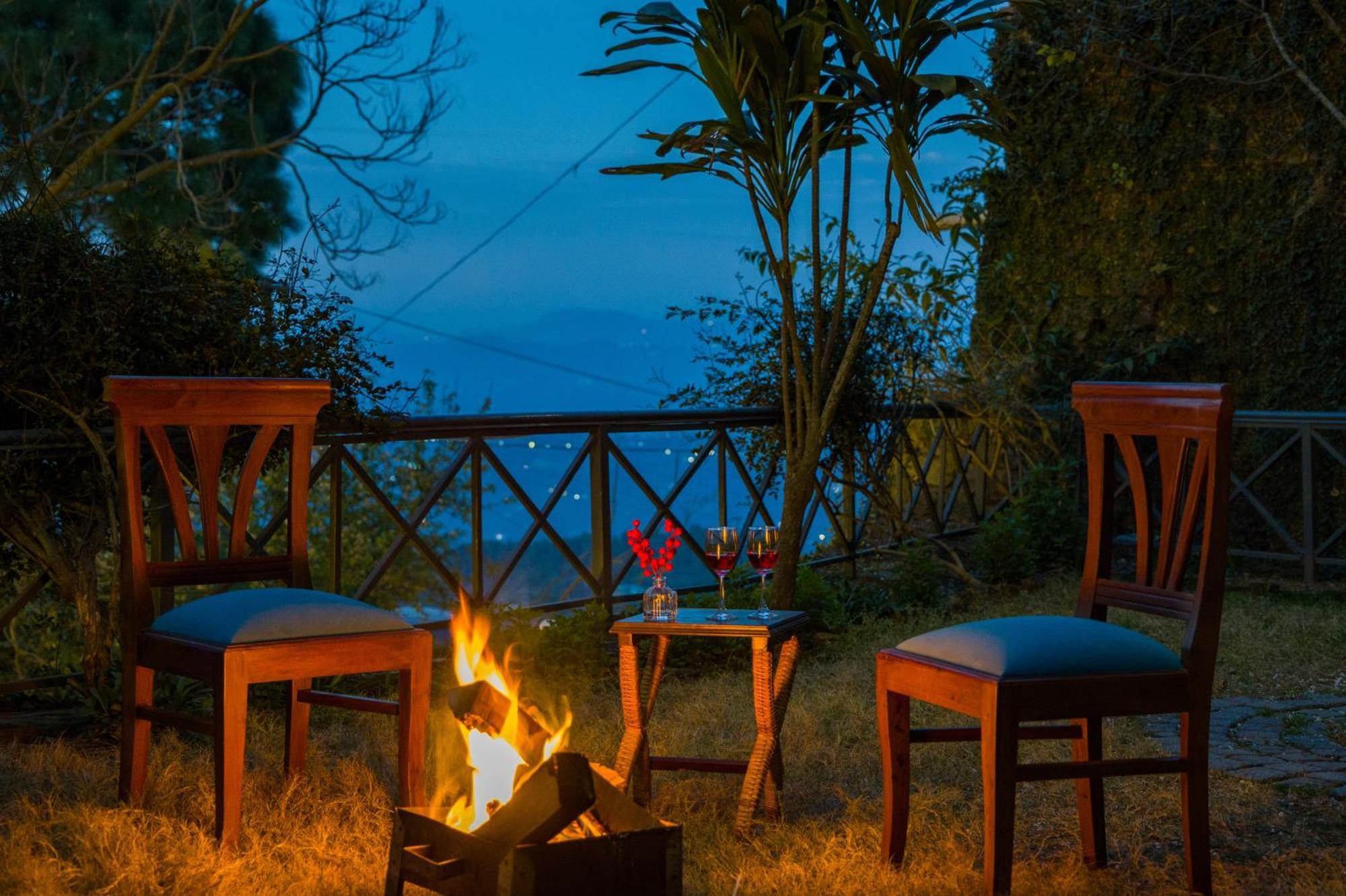 Alaya Stays Mehar Villa - 3 Bhk With Garden & Scenic Views Kasauli Bagian luar foto