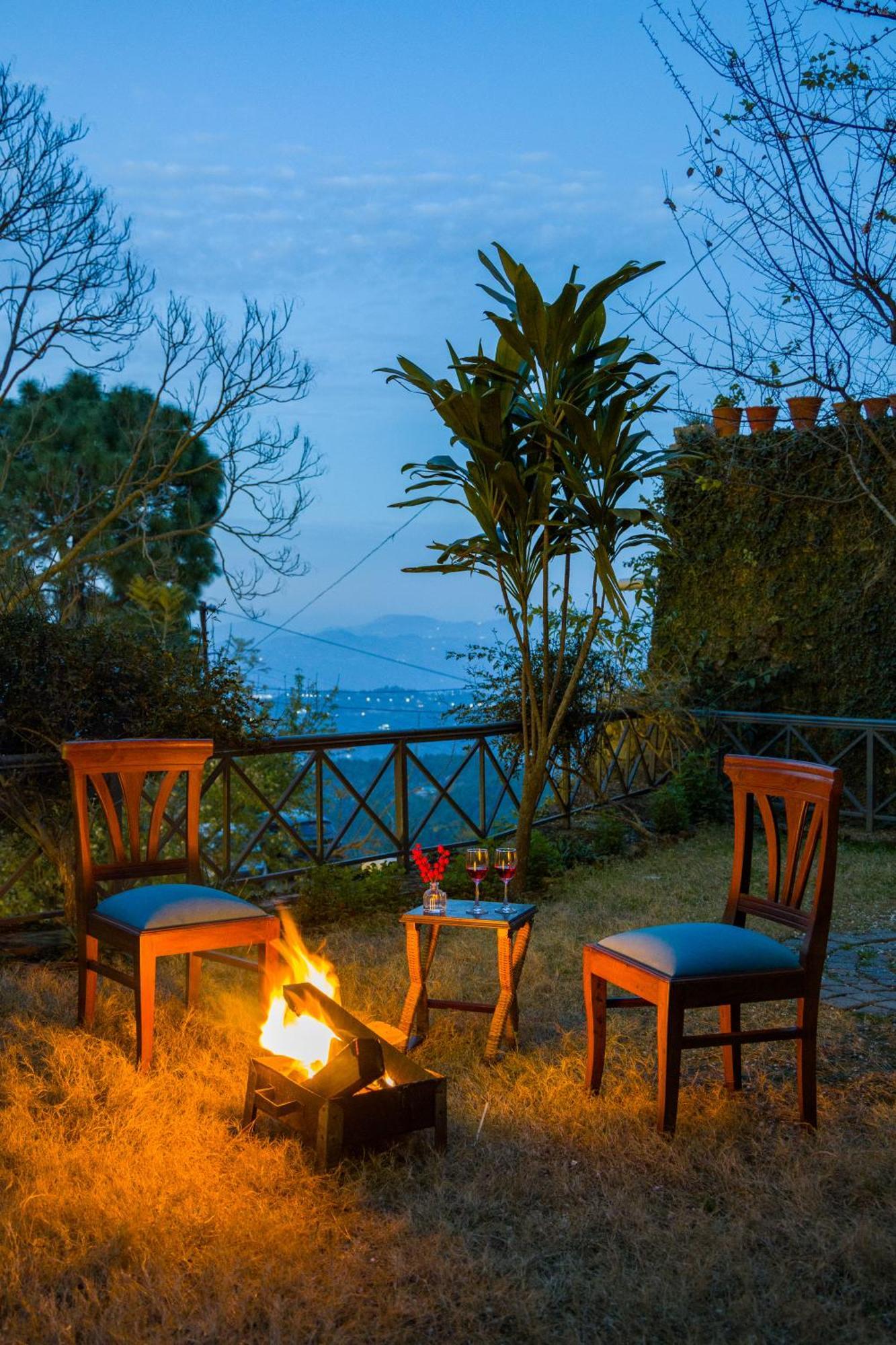 Alaya Stays Mehar Villa - 3 Bhk With Garden & Scenic Views Kasauli Bagian luar foto