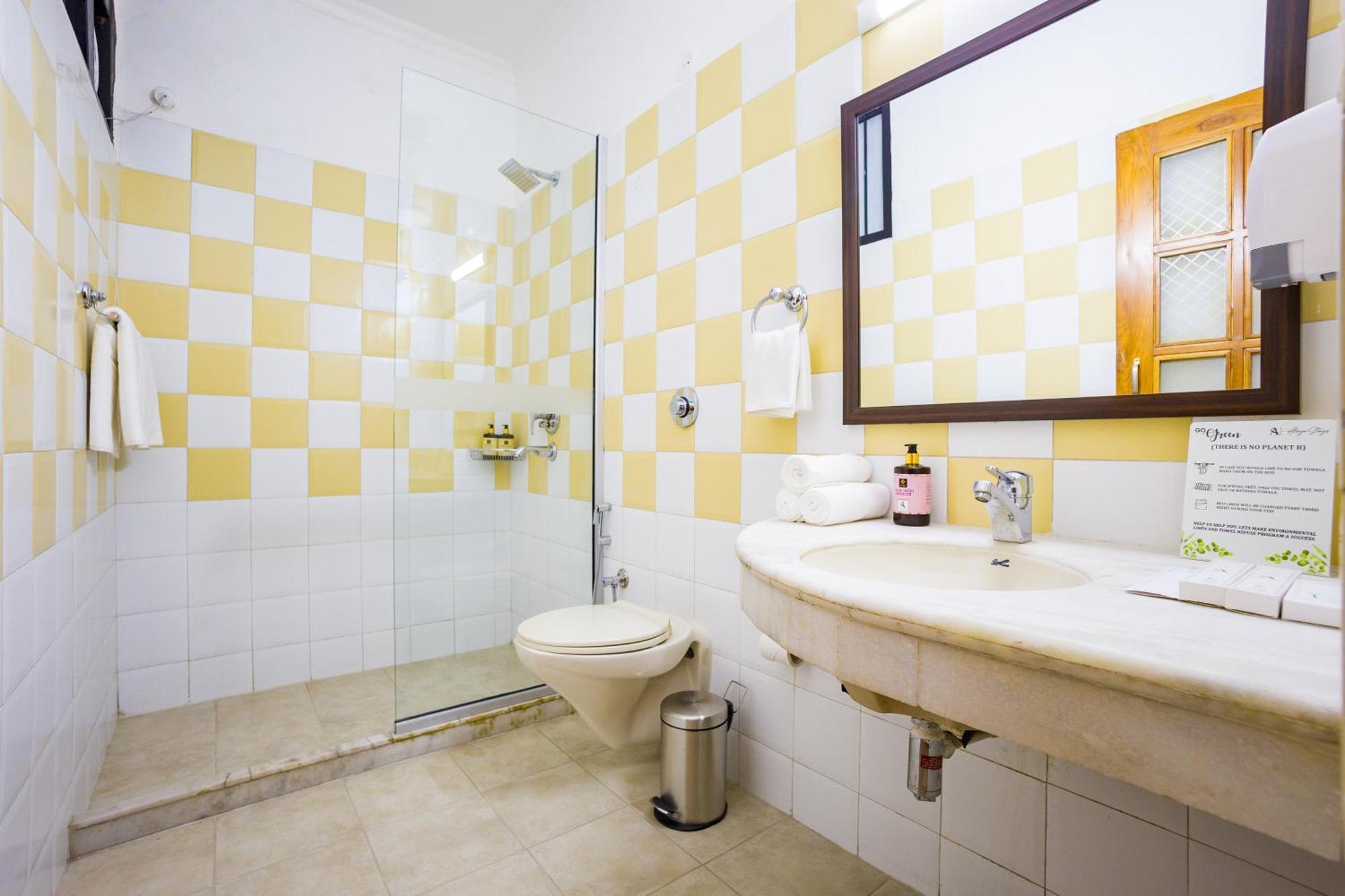 Alaya Stays Mehar Villa - 3 Bhk With Garden & Scenic Views Kasauli Bagian luar foto